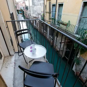 https://casa-di-chiara-venice-30121.hotelinveneto.com